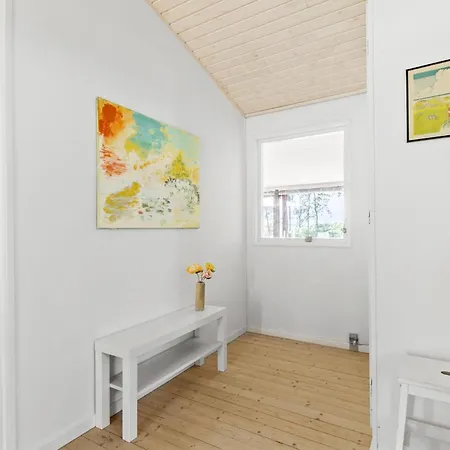 Vakantiehuis 3 Bedroom Beautiful In Melby
