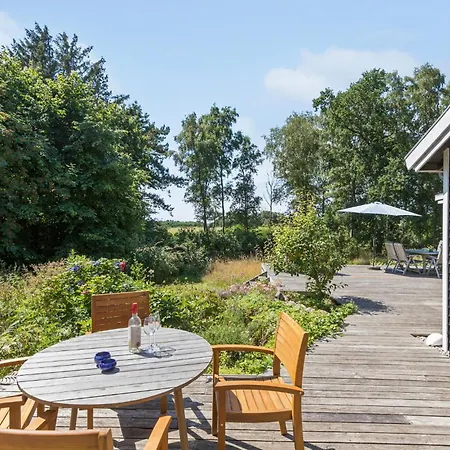 3 Bedroom Beautiful In Melby