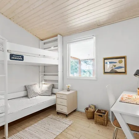 3 Bedroom Beautiful In Hébergement de vacances *