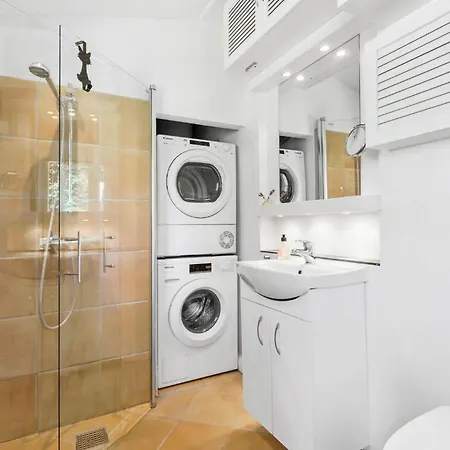 3 Bedroom Beautiful In Hébergement de vacances Melby
