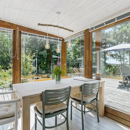 3 Bedroom Beautiful In Melby