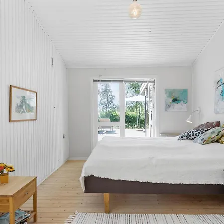 3 Bedroom Beautiful In Hébergement de vacances *