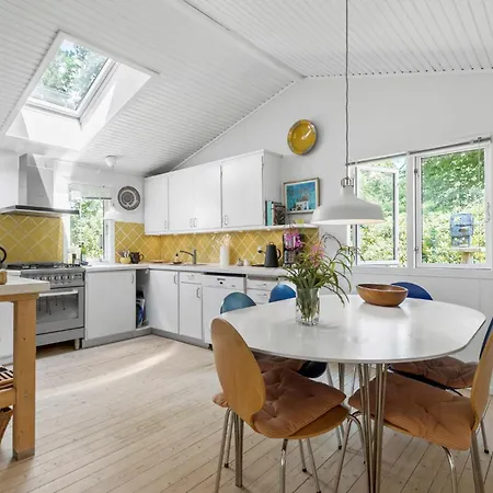 Vakantiehuis 3 Bedroom Beautiful In Melby