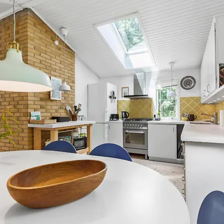 3 Bedroom Beautiful In Hébergement de vacances Melby